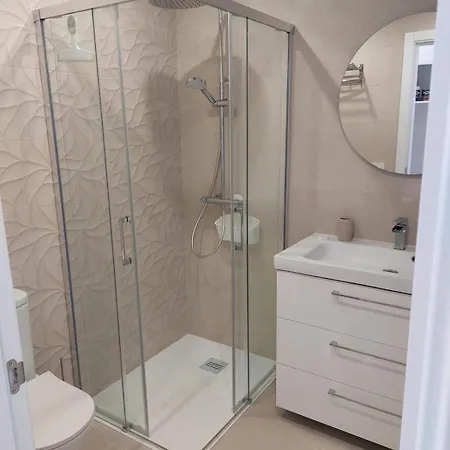 Deluxe Castle Harbour Apartment *